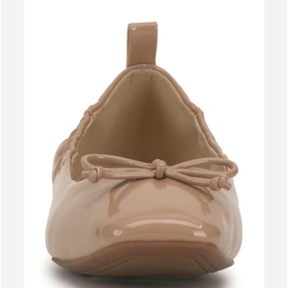 Vince Camuto buff patent Velnya ballet flat size 6.5 women’s - Picture 2 of 5